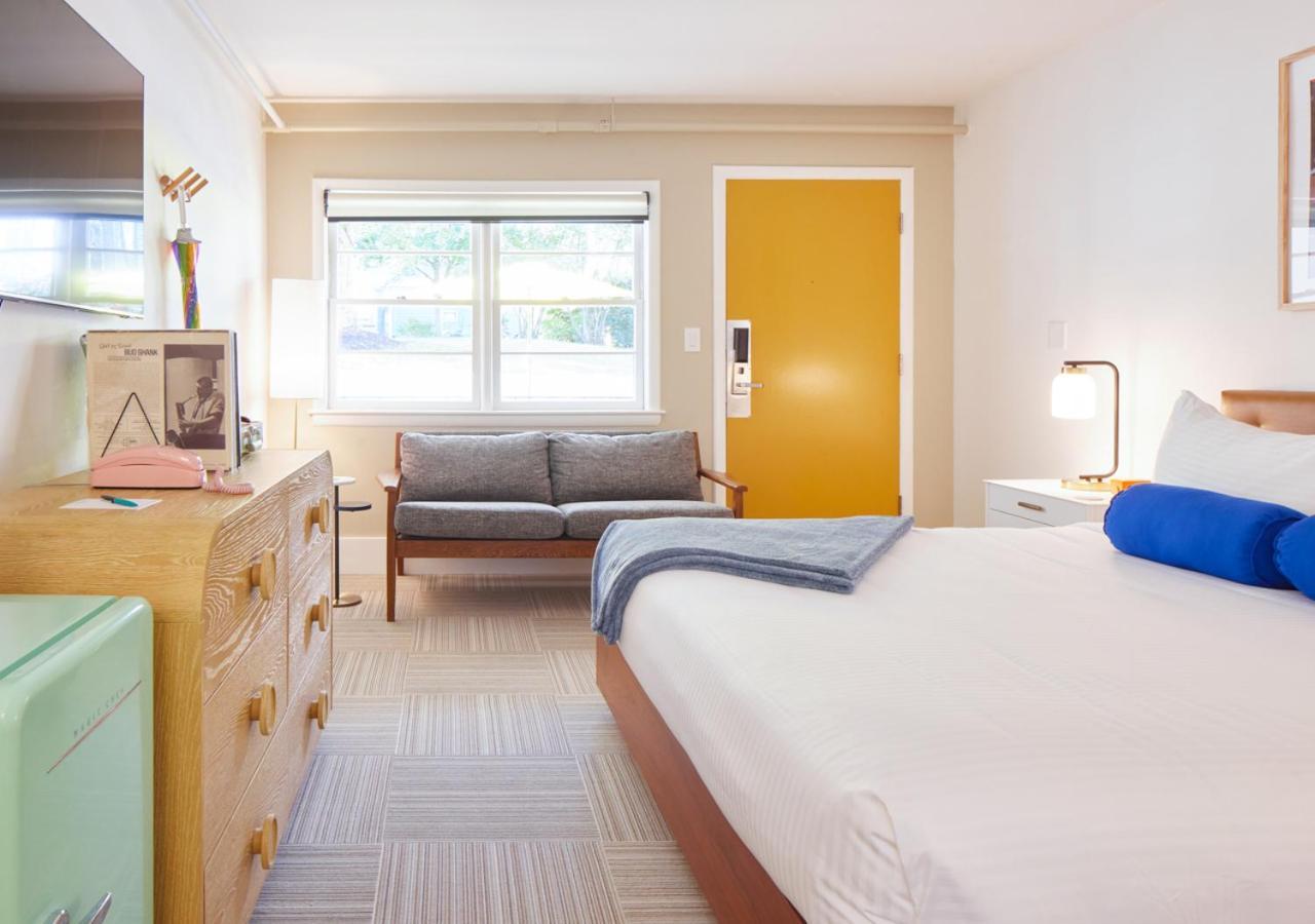 Little Mod Hotel At The University Charlottesville Exterior photo